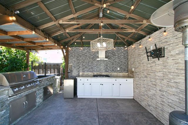 7012 Cardinal Ct, Vacaville, CA 95687