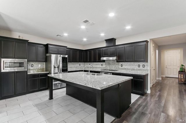 7012 Cardinal Ct, Vacaville, CA 95687
