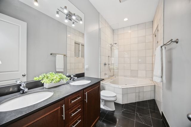 2920 N Damen Avenue 2, Chicago, IL 60618