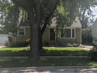 797 S Spring Road, Elmhurst, IL 60126