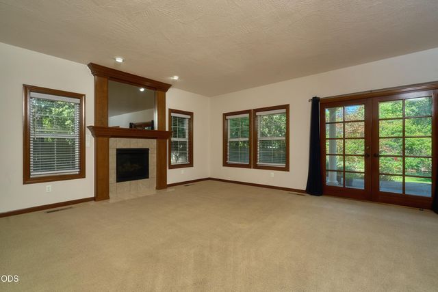 238 Fieldbrook Court, Medford, OR 97504