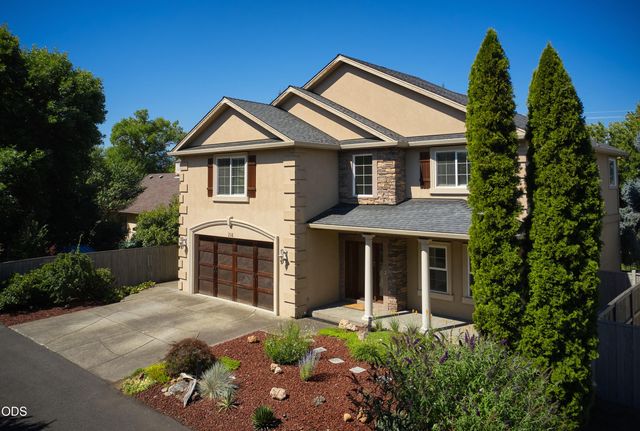 238 Fieldbrook Court, Medford, OR 97504