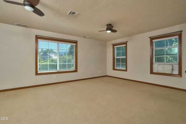 238 Fieldbrook Court, Medford, OR 97504
