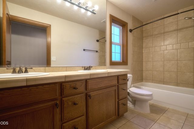 238 Fieldbrook Court, Medford, OR 97504