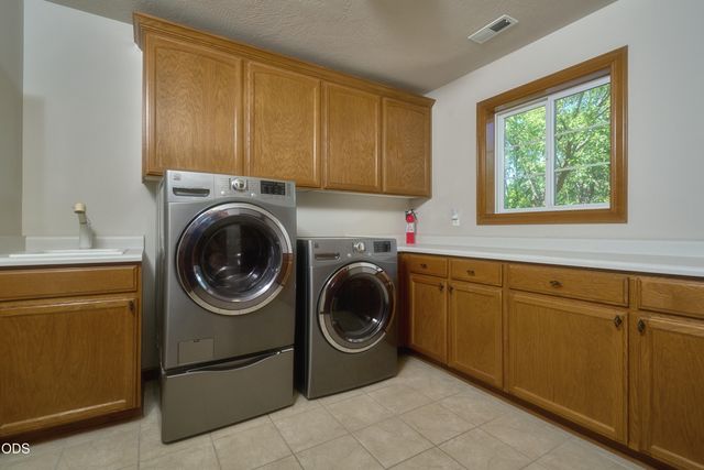 238 Fieldbrook Court, Medford, OR 97504