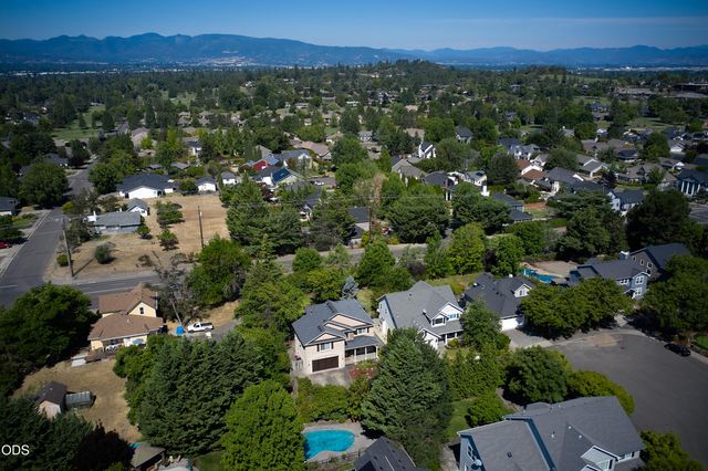 238 Fieldbrook Court, Medford, OR 97504