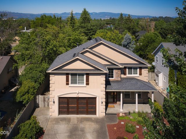 238 Fieldbrook Court, Medford, OR 97504