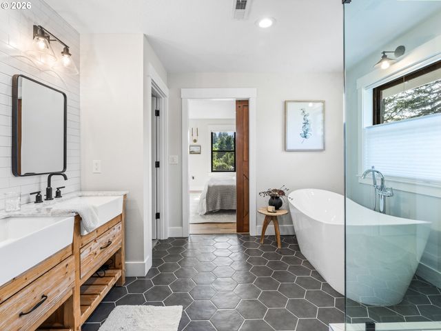 16141 APPERSON Blvd, Oregon City, OR 97045