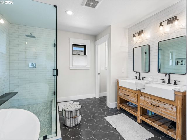 16141 APPERSON Blvd, Oregon City, OR 97045