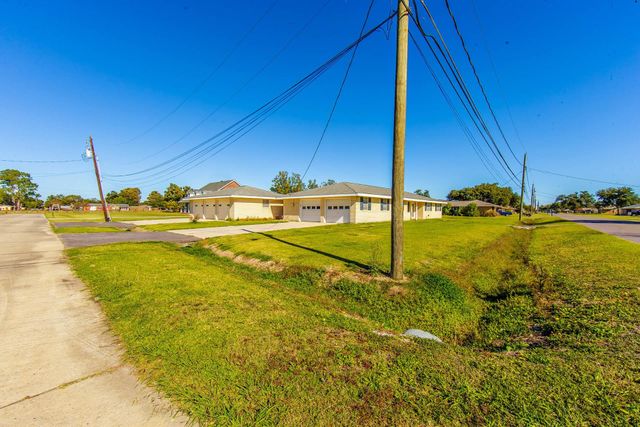 218 Eagle Dr, Raceland, LA 70394