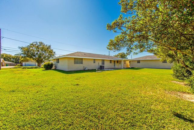 218 Eagle Dr, Raceland, LA 70394