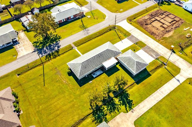 218 Eagle Dr, Raceland, LA 70394