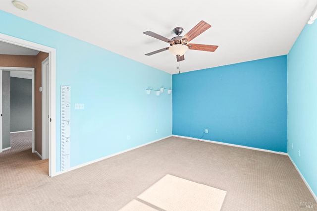 1042 Topaz Ct, Vacaville, CA 95687
