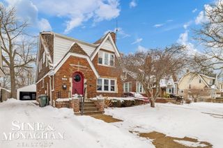 1740 Anita Avenue, Grosse Pointe Woods, MI 48236