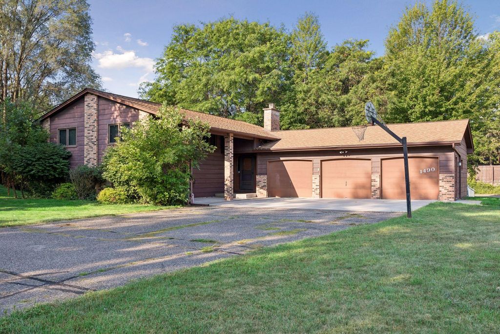 1490 29th Avenue NW, New Brighton, MN 55112 — exterior