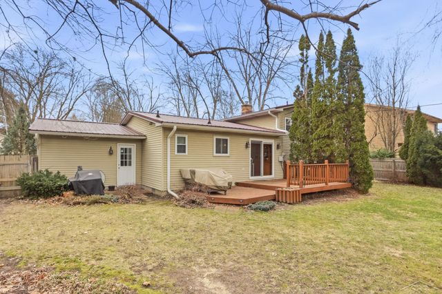 3804 Sweetbrier Terrace, Midland, MI 48642