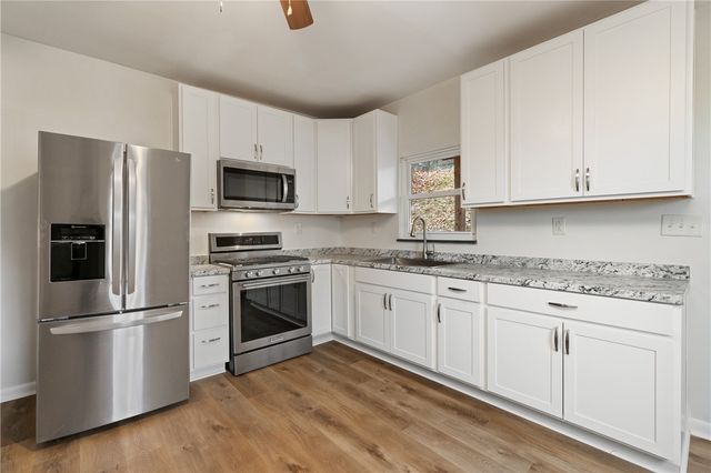 4229 Bristol St, Greenfield, PA 15207