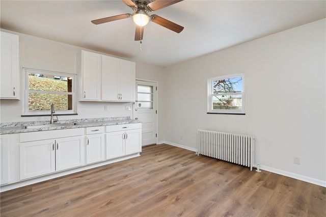 4229 Bristol St, Greenfield, PA 15207