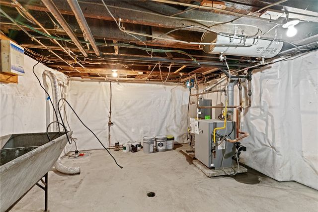 4229 Bristol St, Greenfield, PA 15207