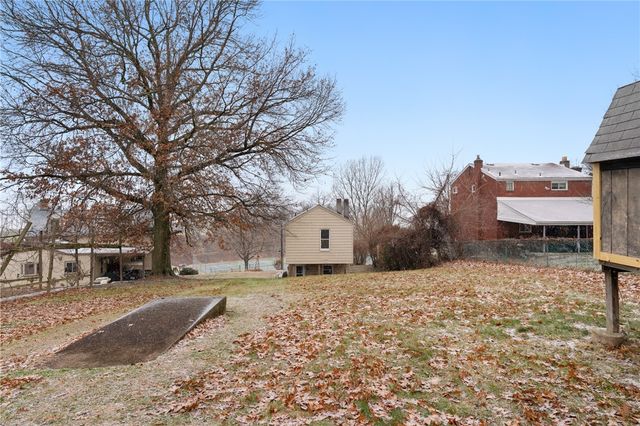 4229 Bristol St, Greenfield, PA 15207