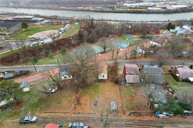 4229 Bristol St, Greenfield, PA 15207