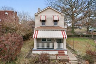 4229 Bristol St, Greenfield, PA 15207