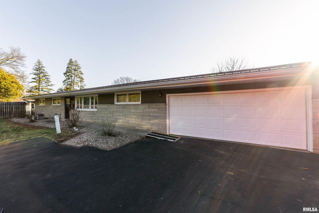 825 S 24TH Street, Quincy, IL 62301