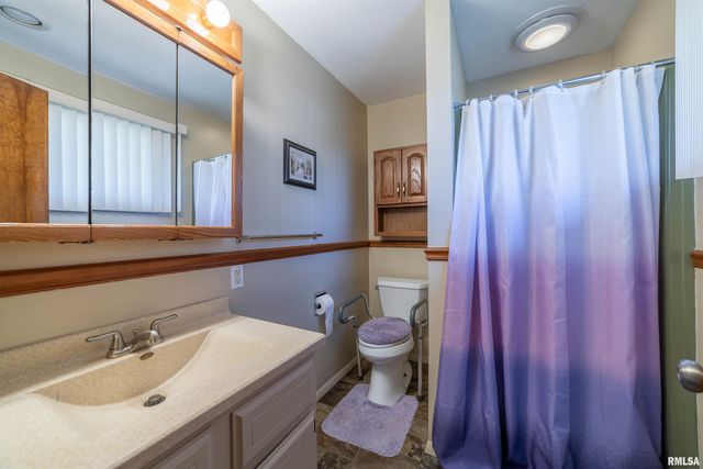 825 S 24TH Street, Quincy, IL 62301