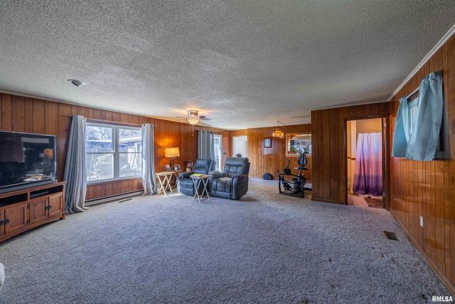 825 S 24TH Street, Quincy, IL 62301