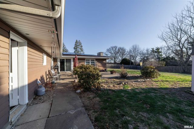 825 S 24TH Street, Quincy, IL 62301