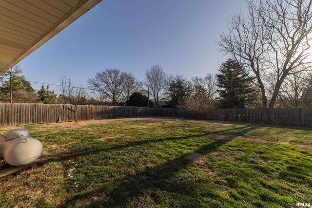 825 S 24TH Street, Quincy, IL 62301