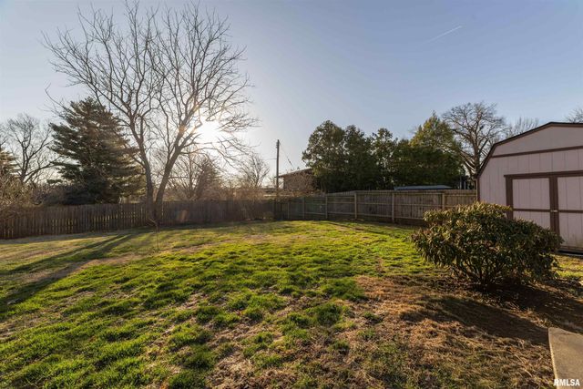 825 S 24TH Street, Quincy, IL 62301