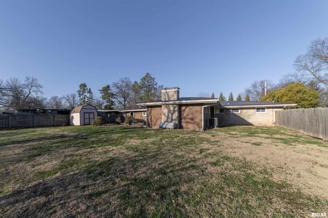 825 S 24TH Street, Quincy, IL 62301