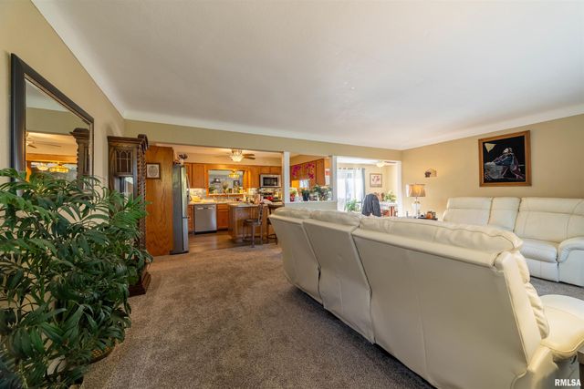 825 S 24TH Street, Quincy, IL 62301