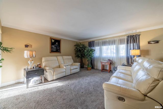 825 S 24TH Street, Quincy, IL 62301