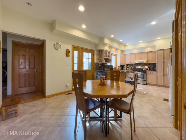 7940 N Oketo Avenue, Niles, IL 60714