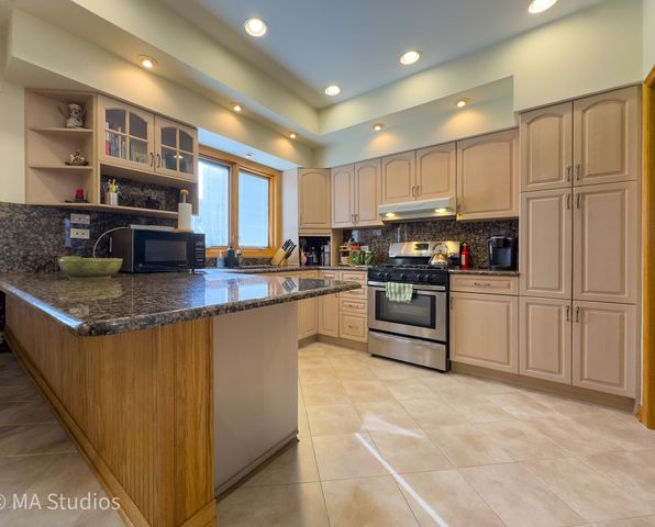 7940 N Oketo Avenue, Niles, IL 60714