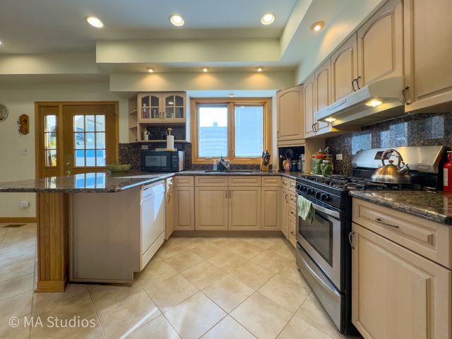7940 N Oketo Avenue, Niles, IL 60714