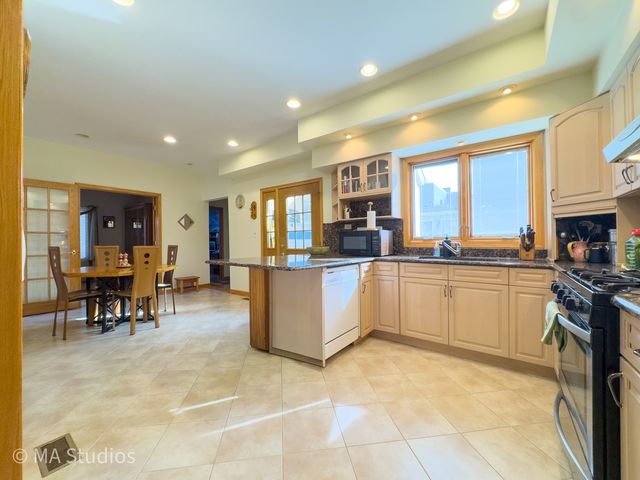 7940 N Oketo Avenue, Niles, IL 60714