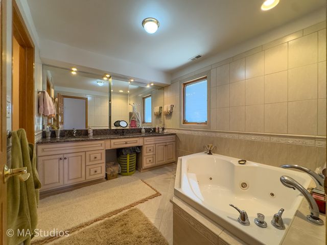 7940 N Oketo Avenue, Niles, IL 60714