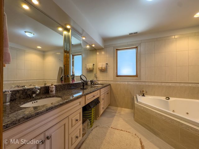 7940 N Oketo Avenue, Niles, IL 60714