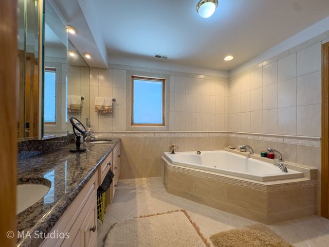 7940 N Oketo Avenue, Niles, IL 60714