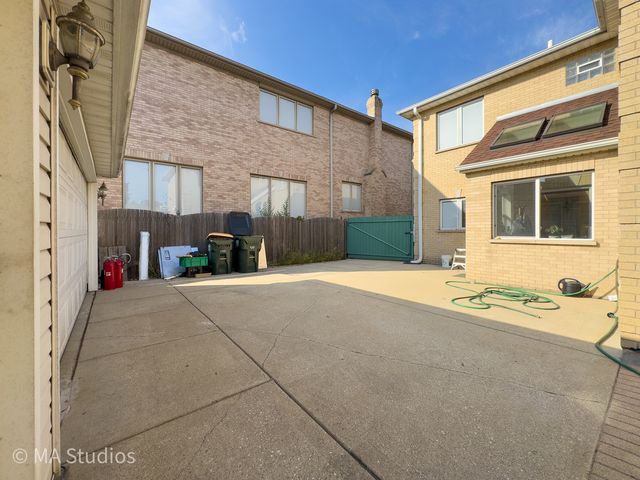 7940 N Oketo Avenue, Niles, IL 60714