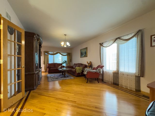 7940 N Oketo Avenue, Niles, IL 60714