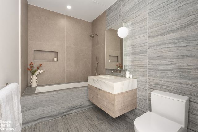517 W 29TH Street PHC, New York City, NY 10001