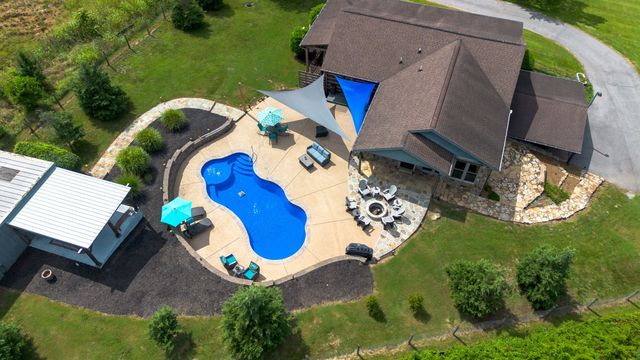 812 New Shackle Island Rd, Hendersonville, TN 37075