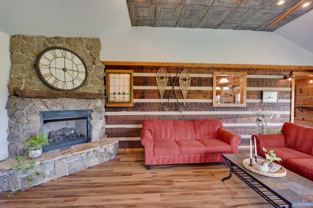 812 New Shackle Island Rd, Hendersonville, TN 37075