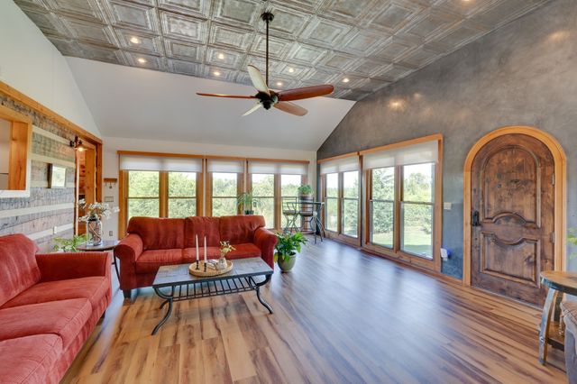 812 New Shackle Island Rd, Hendersonville, TN 37075