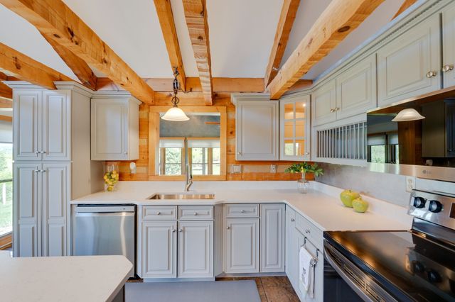 812 New Shackle Island Rd, Hendersonville, TN 37075