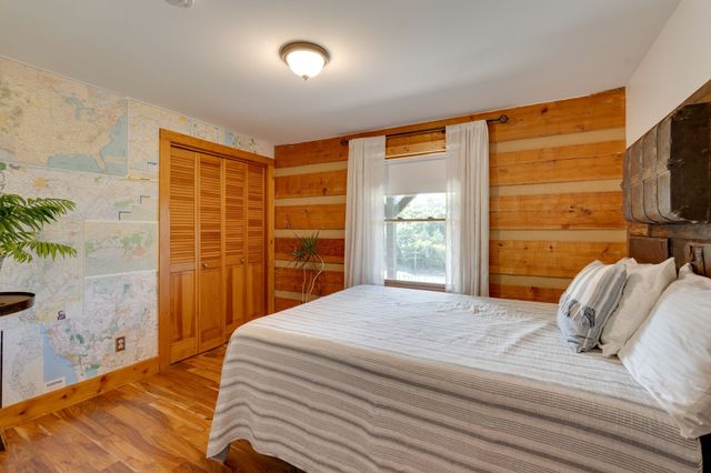 812 New Shackle Island Rd, Hendersonville, TN 37075